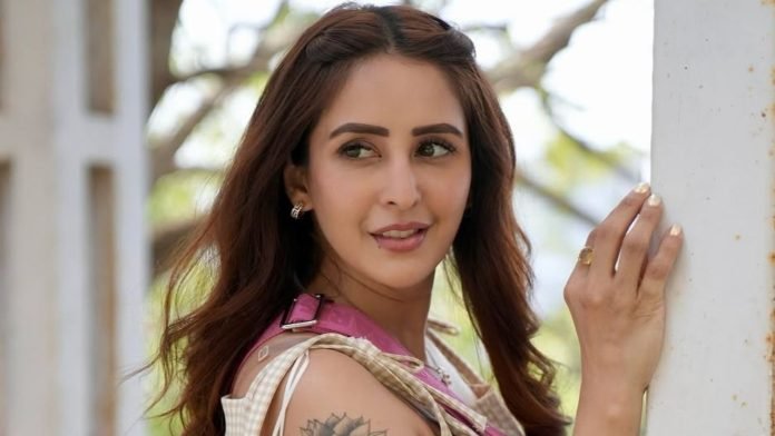 Chahatt Khanna's Shocking Industry Ordeal Post-Divorce Revealed!